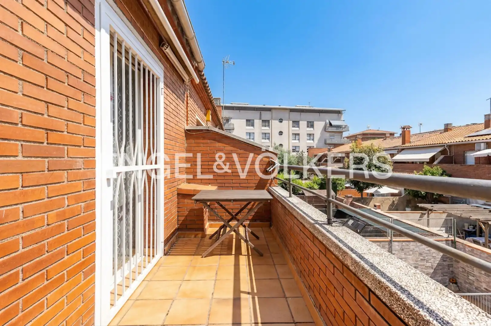 Exterior view of Detached homes for rent in Barberà del Vallès  with Air Conditioner, Heating and Private garden