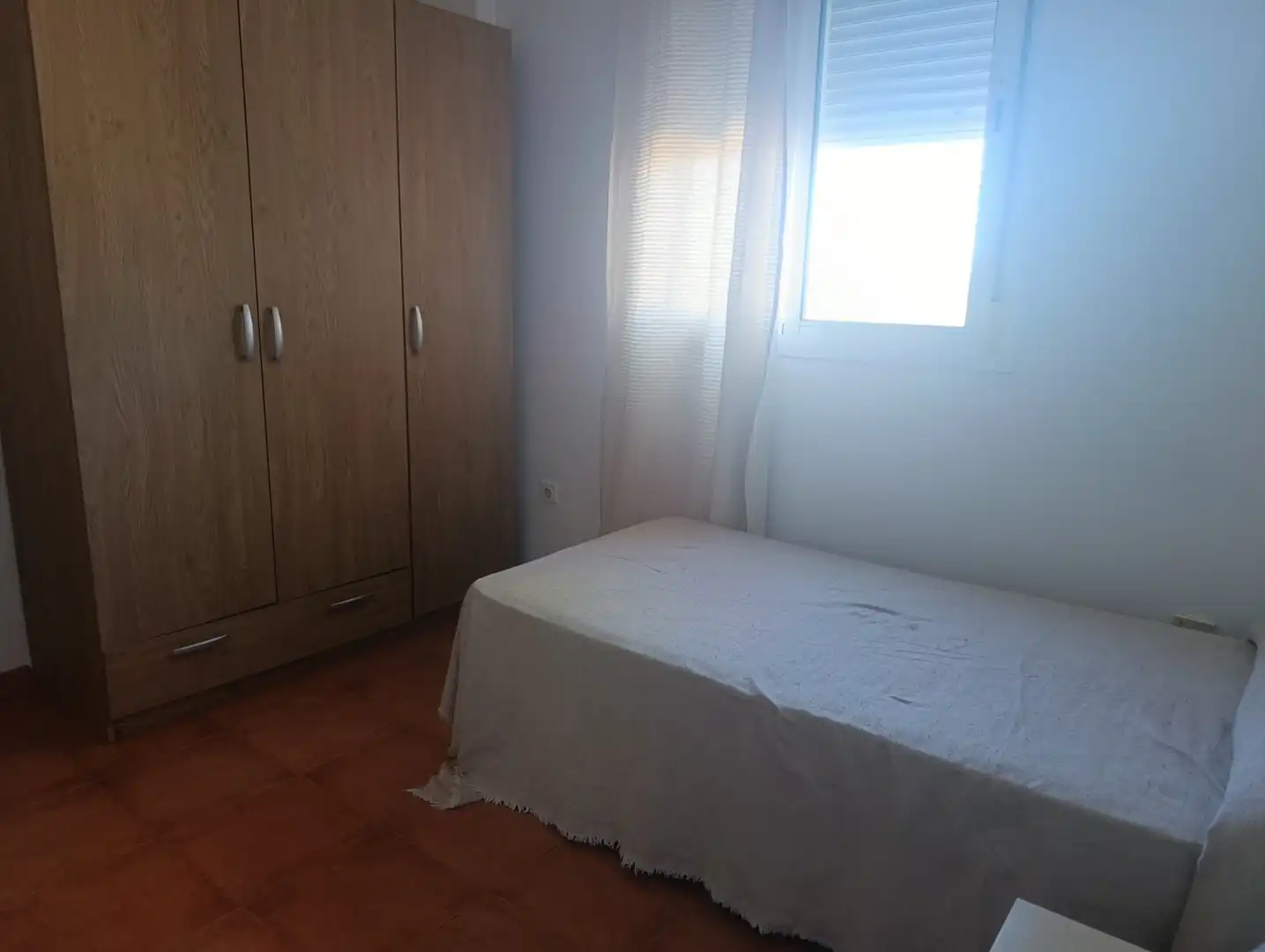 Habitación de Piso de alquiler en Dos Hermanas con Aire acondicionado, Terraza y Amueblado