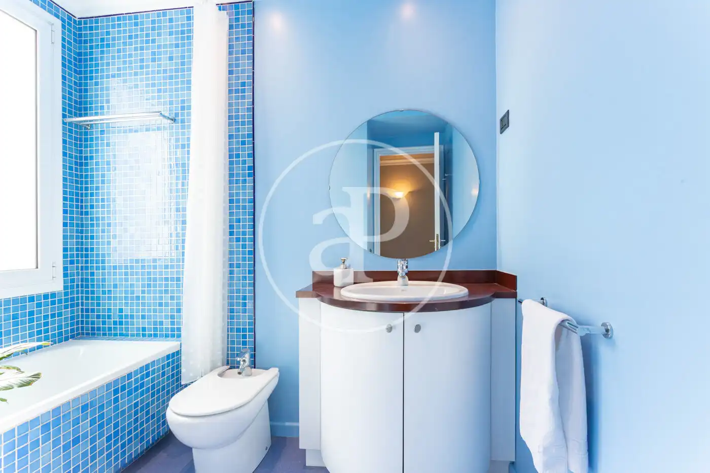 Bathroom of Flat for rent in Barcelona  with Air Conditioner, Heating and Terrace