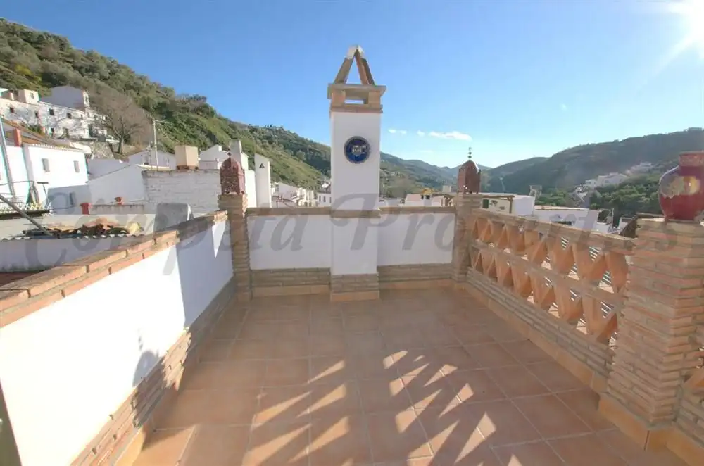 Casa amb terrassa en venda a Árchez