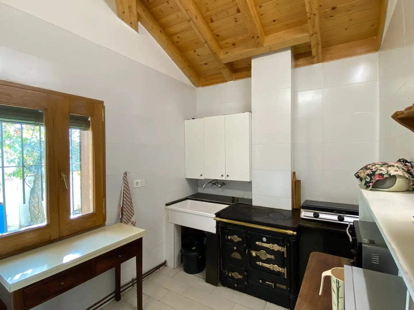 Cuina de Casa o xalet en venda en Burgos amb Parquet, Traster i Moblat