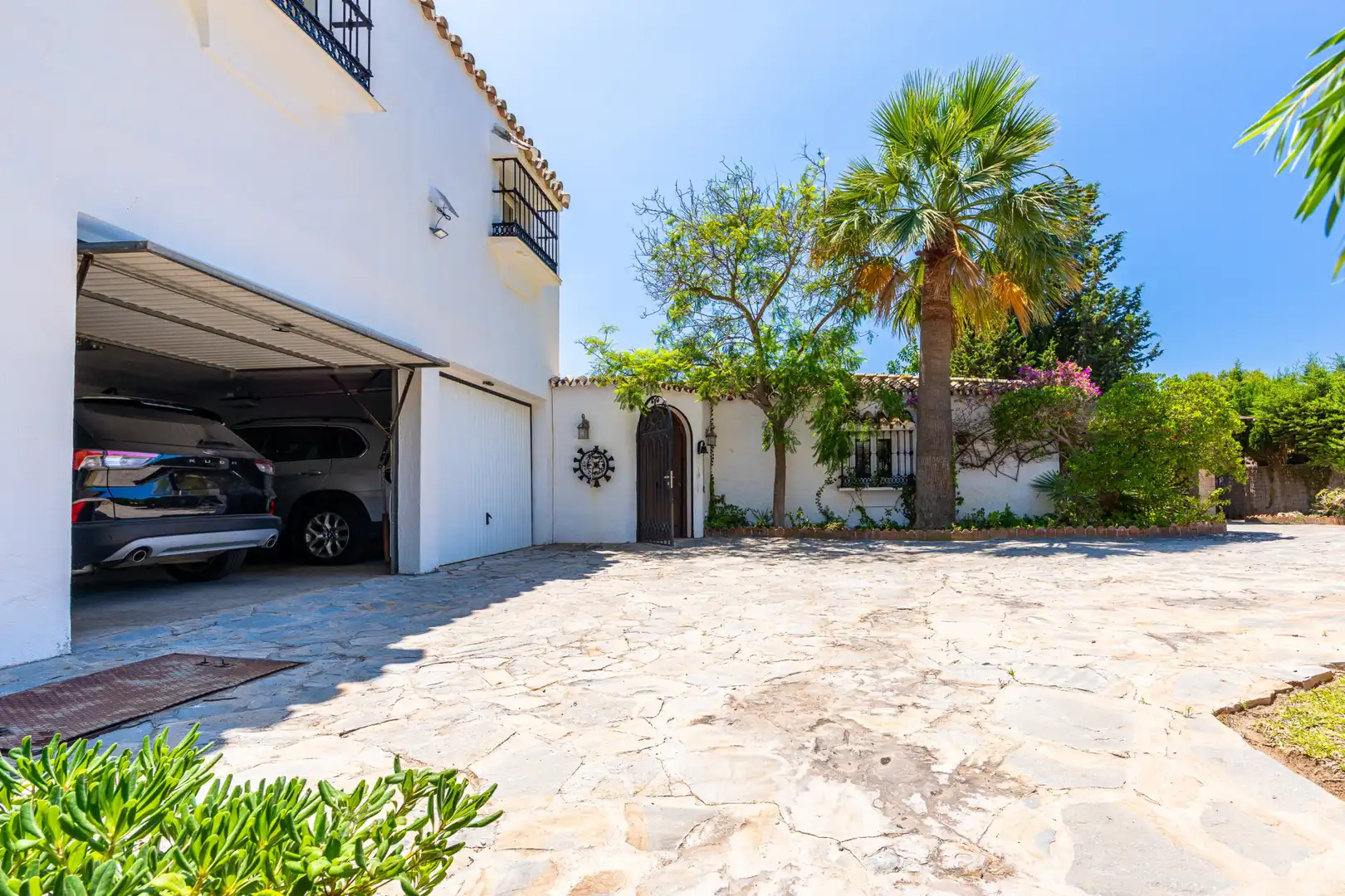 Vista exterior de Casa o xalet en venda en Mijas amb Aire condicionat, Jardí privat i Terrassa
