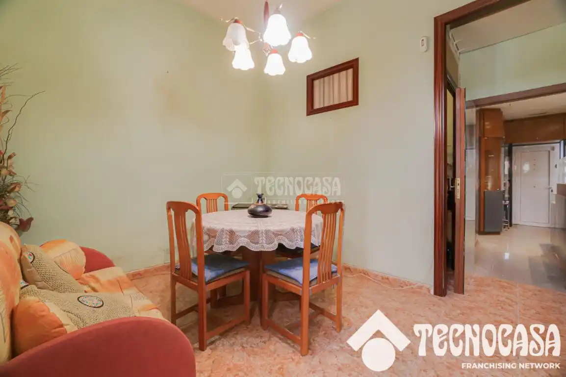 Menjador de Casa o xalet en venda en Barcelona amb Jardí privat i Terrassa