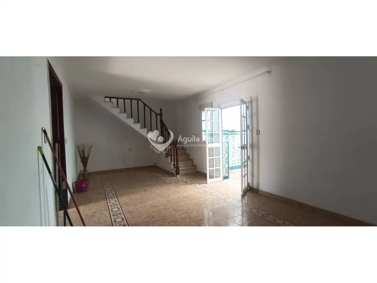 Casa adosada en venta en Alcalá de Guadaira con Calefacción, Terraza y Piscina