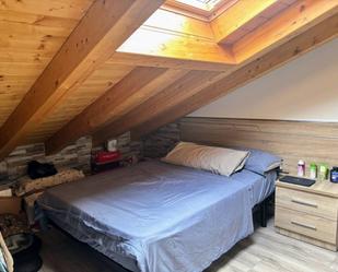 Dormitori de Apartament de lloguer en Burgos Capital amb Calefacció, Parquet i Moblat