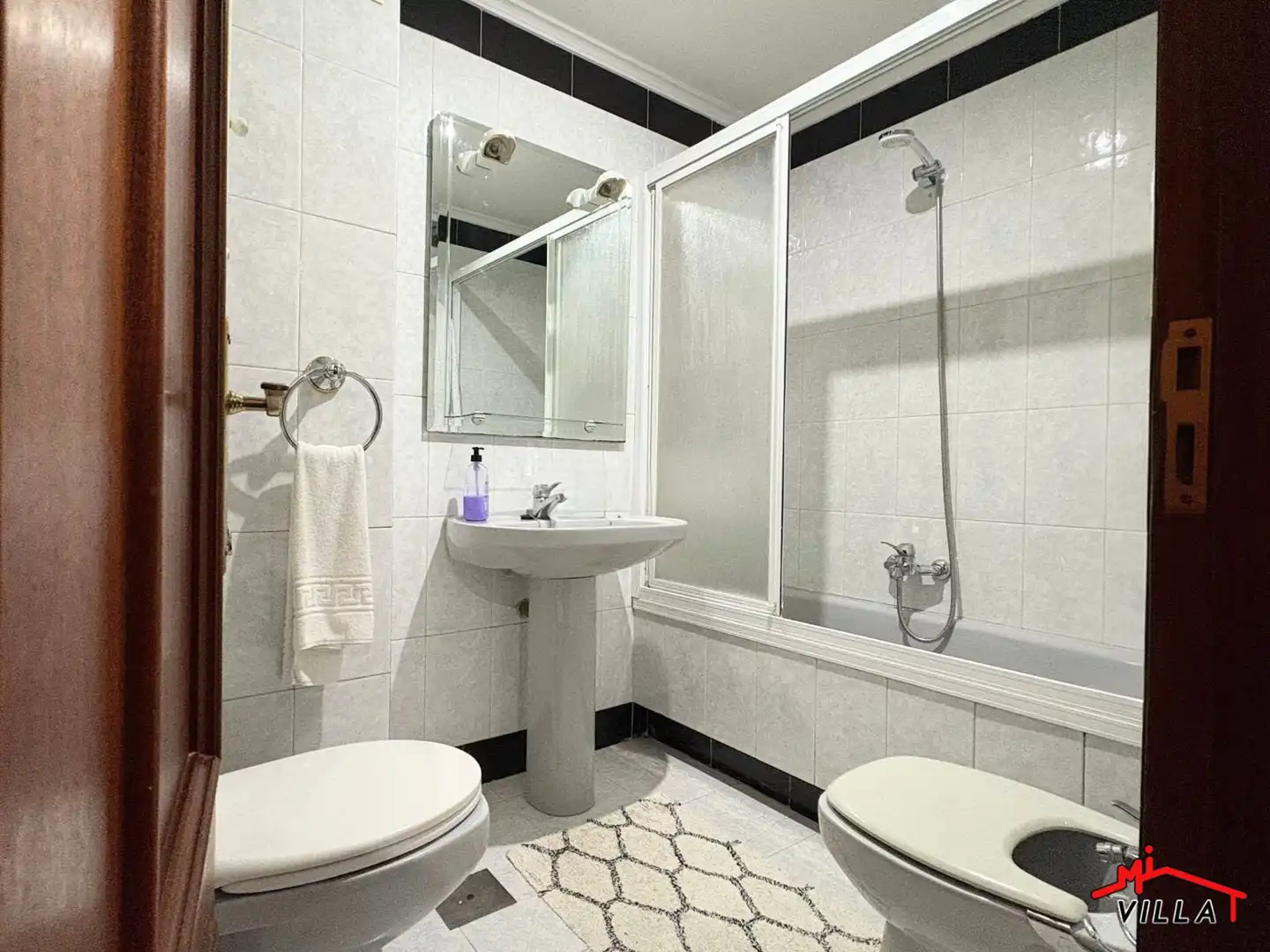 Badezimmer von Wohnung zum Verkauf in Colindres mit Heizung, Terrasse und Abstellraum