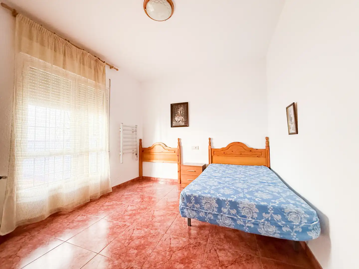 Schlafzimmer von Einfamilien-Reihenhaus zum Verkauf in Baza mit Klimaanlage, Heizung und Terrasse
