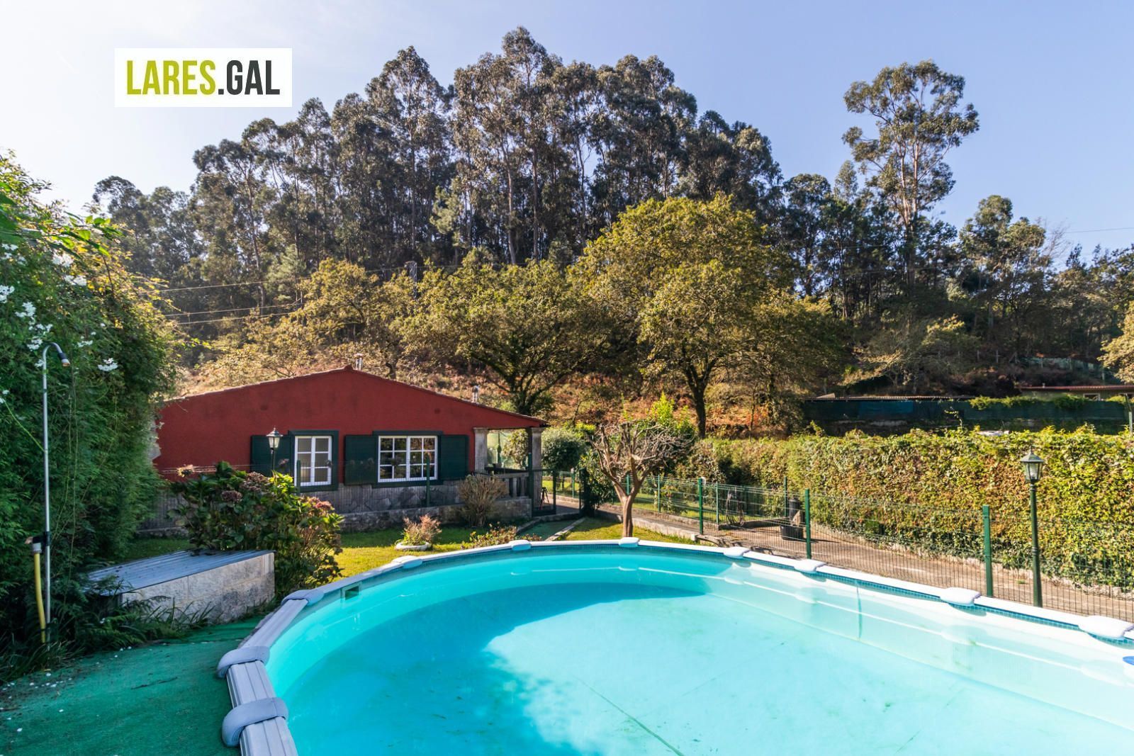 Piscina de Casa o xalet en venda en Cangas  amb Calefacció, Terrassa i Traster