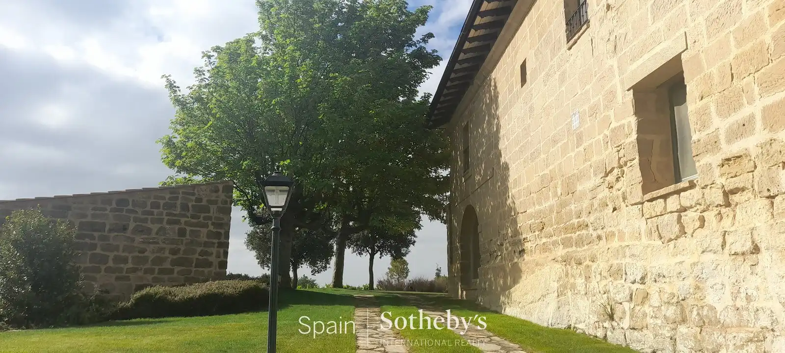 Außenansicht von Residential zum Verkauf in Villalba de Rioja