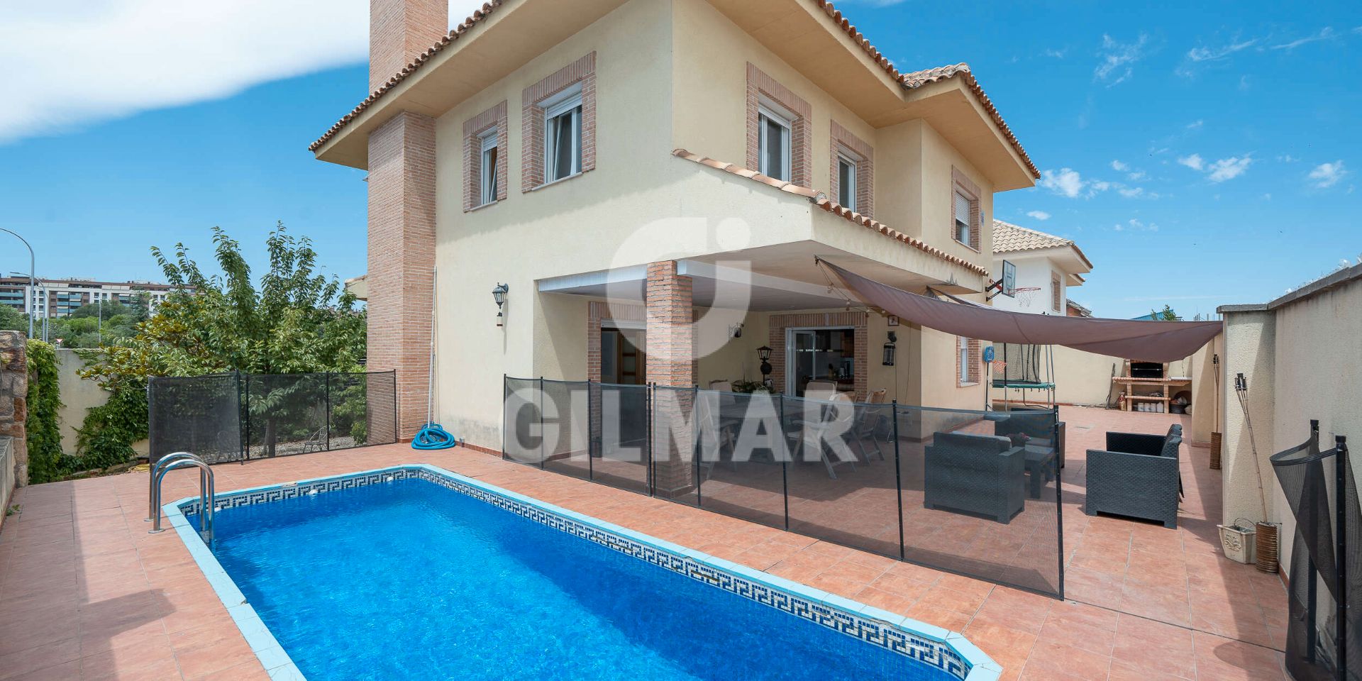 Vista exterior de Casa o chalet en venta en  Madrid Capital con Aire acondicionado, Calefacción y Jardín privado