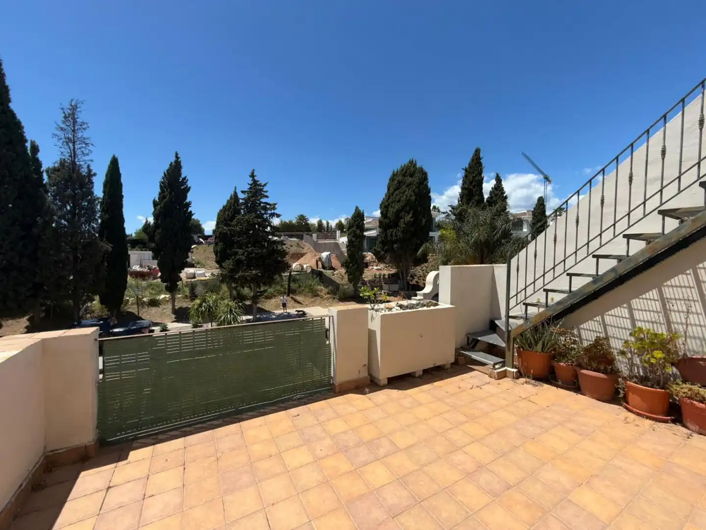 Vista exterior de Casa o xalet en venda en Marbella amb Calefacció, Jardí privat i Terrassa