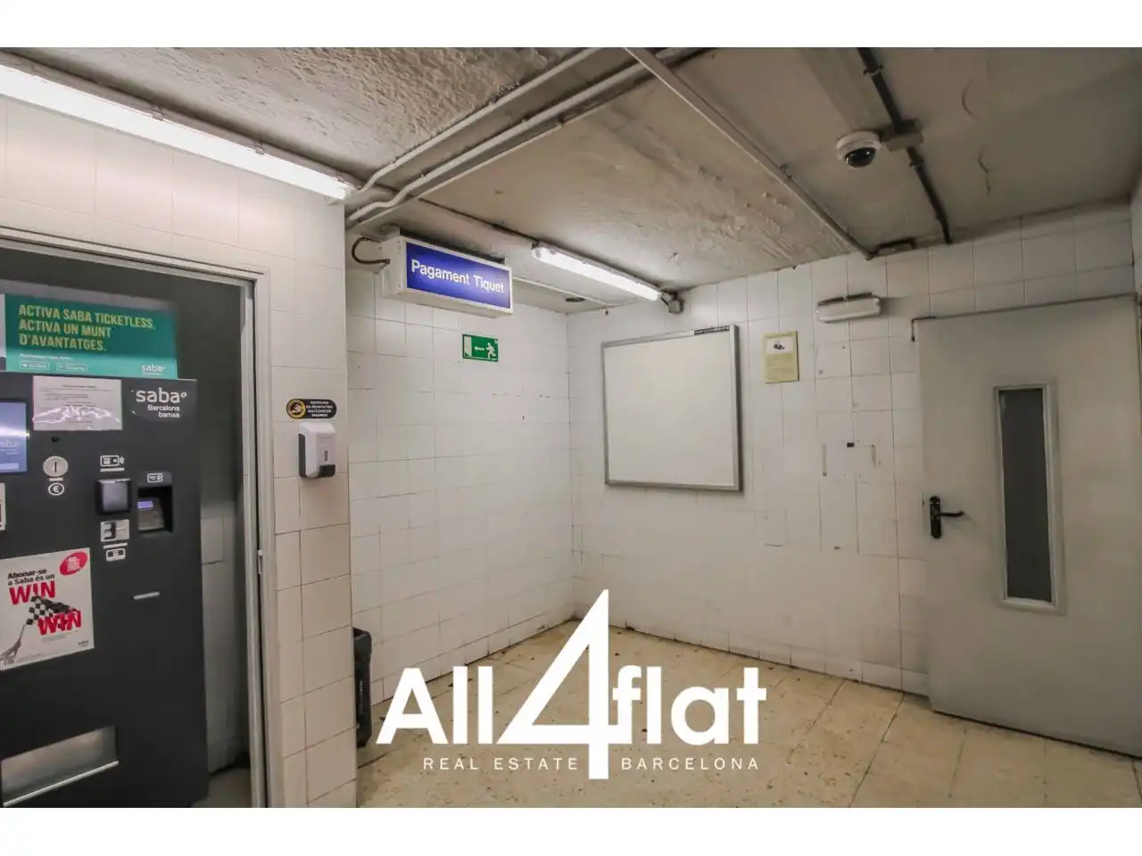 Parking with lift for sale in Calle Comte d´Urgell, imagen 4