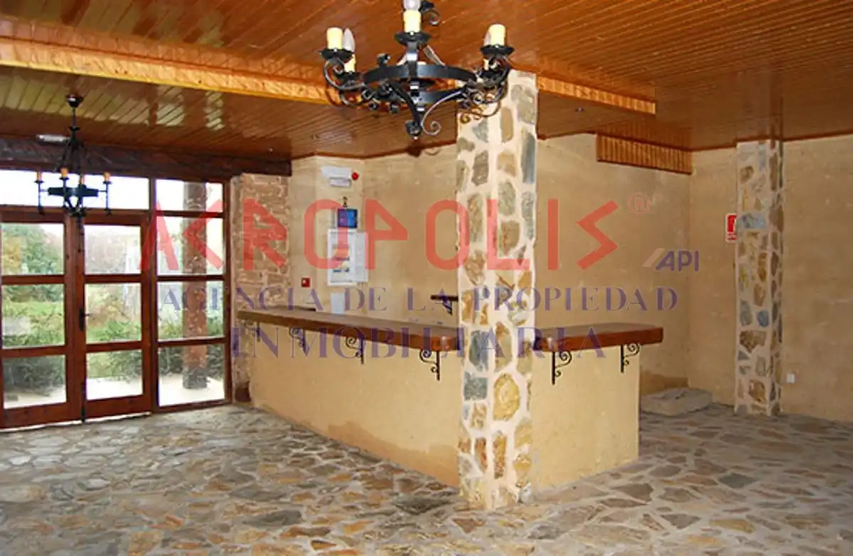 Local en venta en Santa María de la Vega