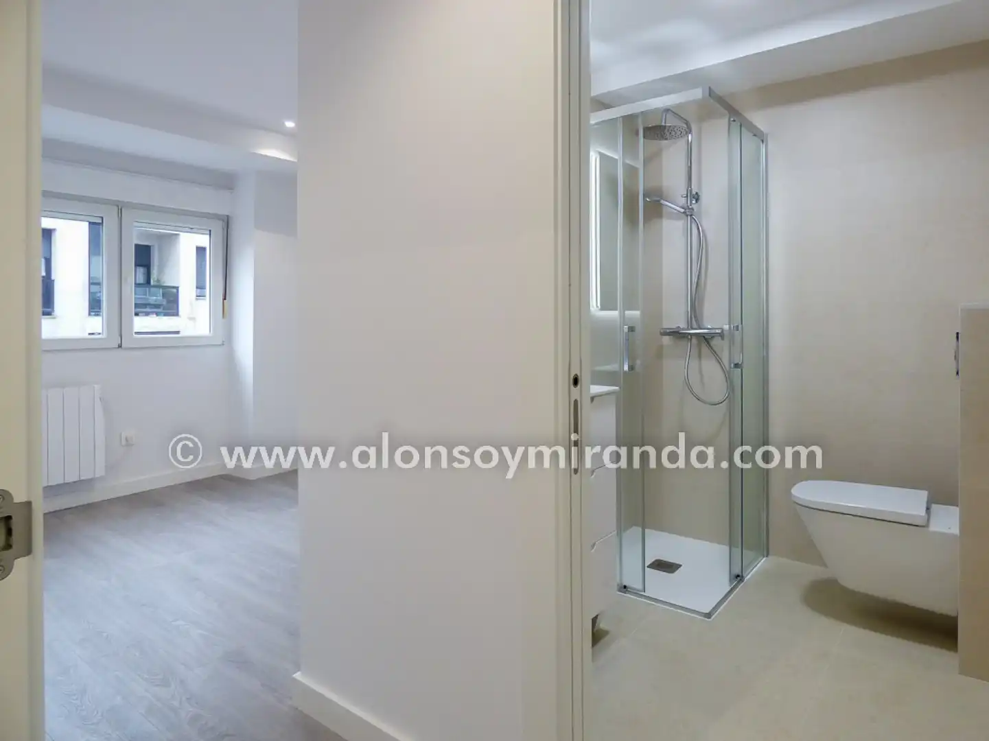 Badezimmer von Wohnung zur Miete in Gijón  mit Heizung und Abstellraum