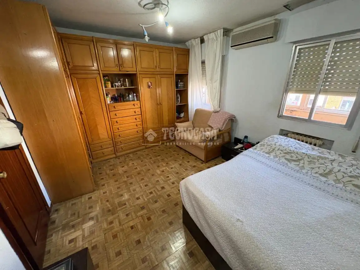 Bedroom of Flat for sale in Madrid  with Air Conditioner