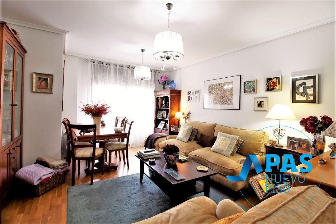 Sala d'estar de Pis en venda en Santander amb Calefacció i Traster