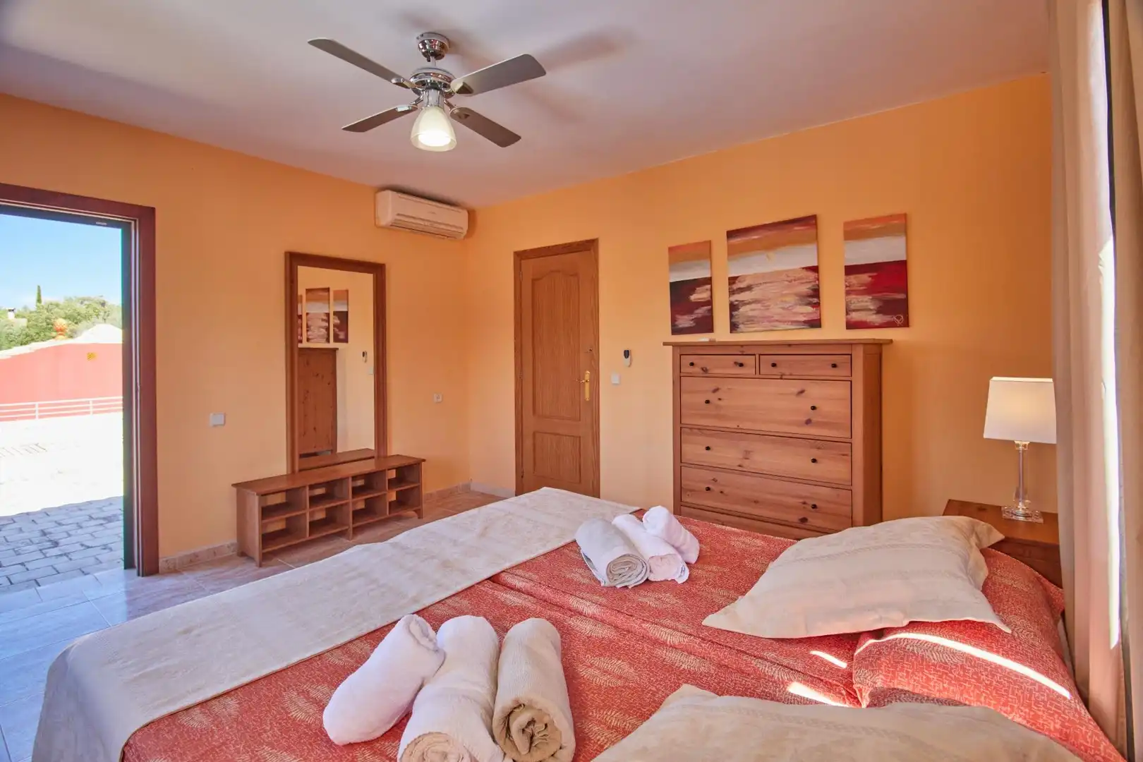 Habitación de Finca rústica en venta en Llucmajor con Aire acondicionado, Jardín privado y Terraza