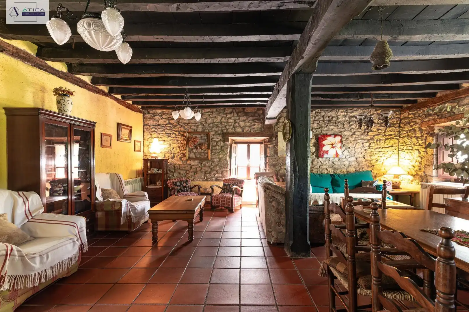 Sala d'estar de Edifici en venda en Valle de Valdebezana