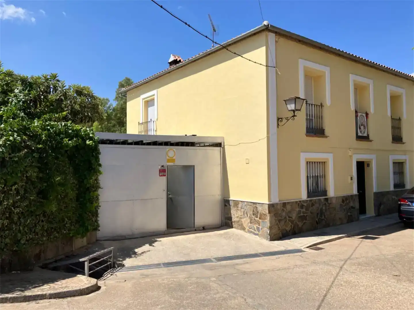 Vista exterior de Casa o xalet en venda en Constantina amb Aire condicionat, Jardí privat i Traster