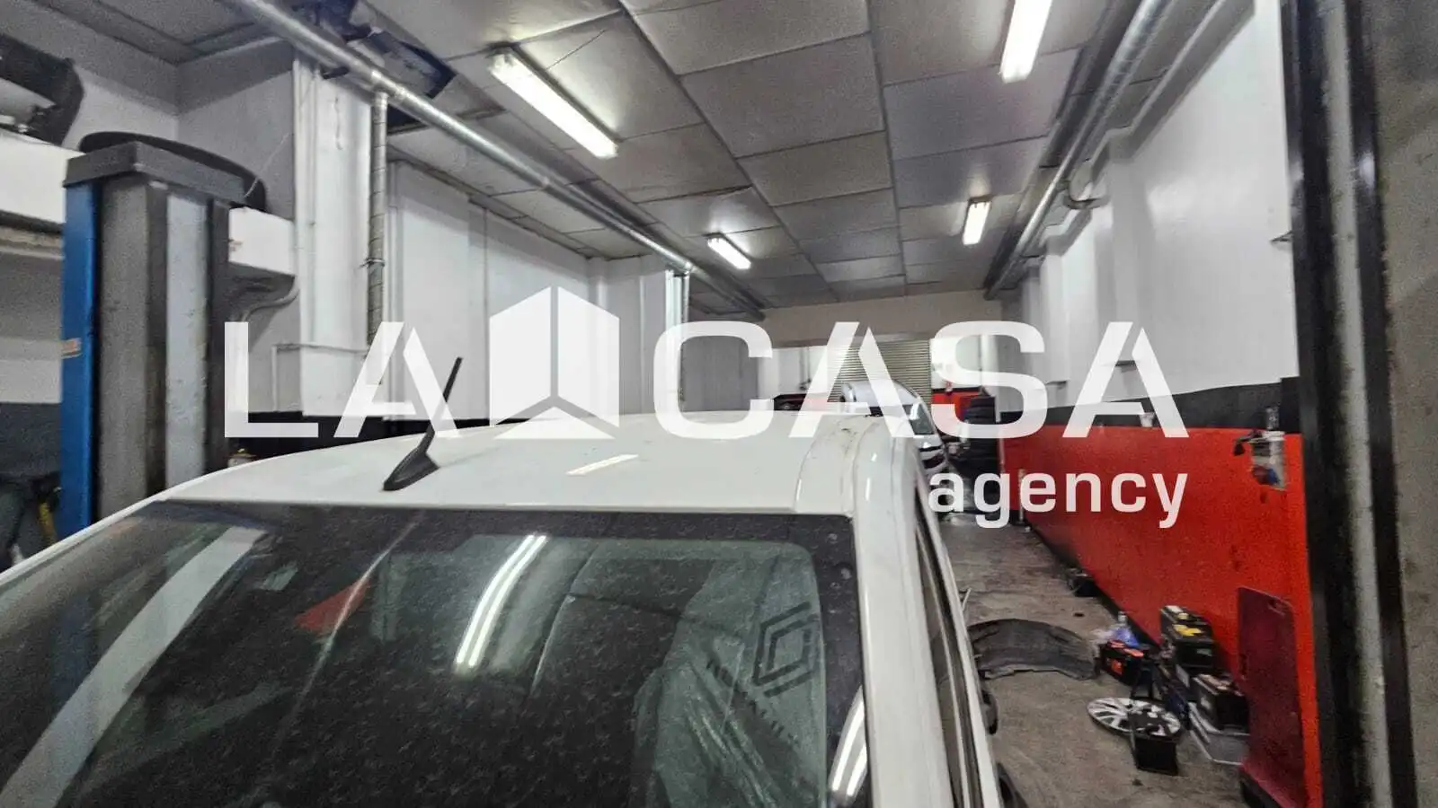 Local comercial en venda a Nou Barris, imagen 6