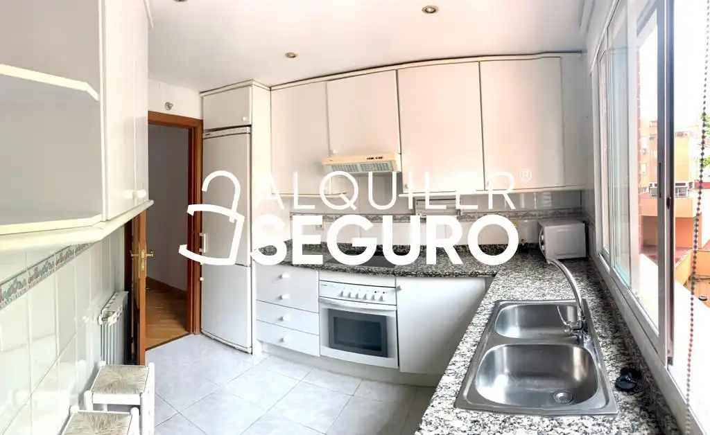 Kitchen of Flat for rent in Torrejón de Ardoz  with Heating, Terrace and Swimming Pool