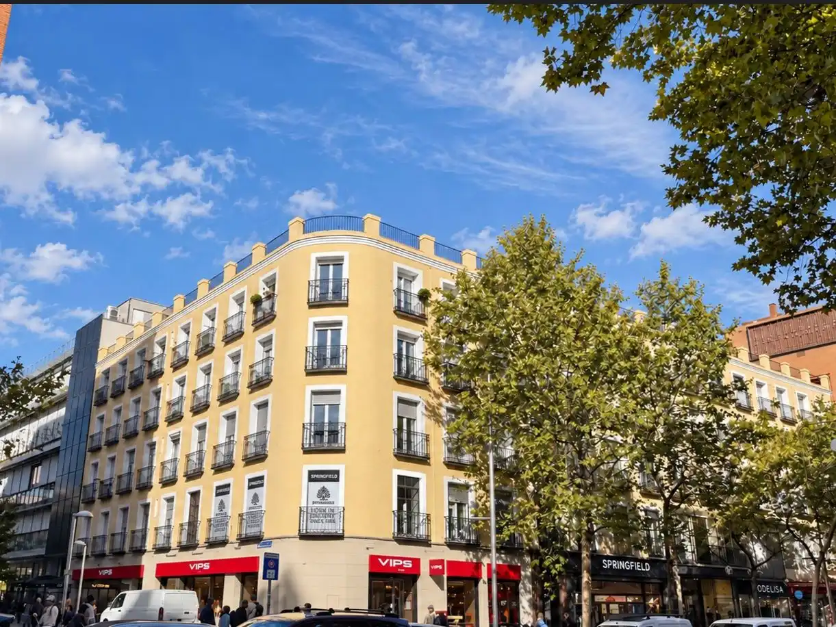 Vista exterior de Pis en venda en  Madrid Capital amb Aire condicionat i Balcó