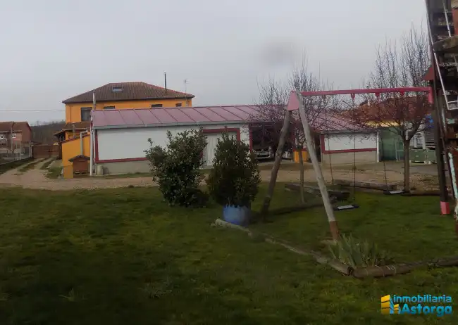 Vista exterior de Casa o chalet en venta en Villaobispo de Otero con Jardín privado y Parquet