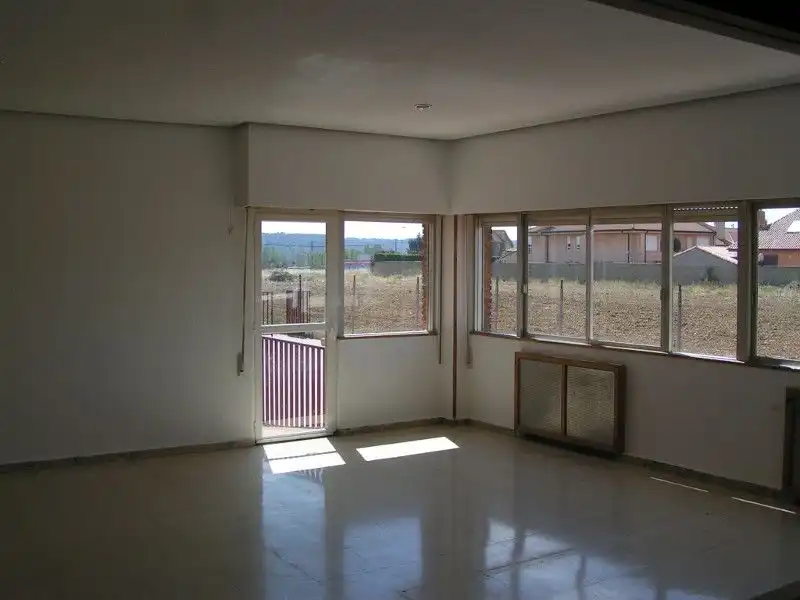 Gebäude zur Miete in Villaquilambre