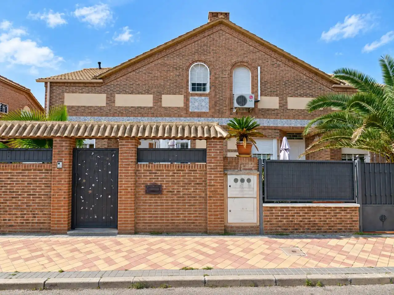 Houses for sale in Meco, Madrid
