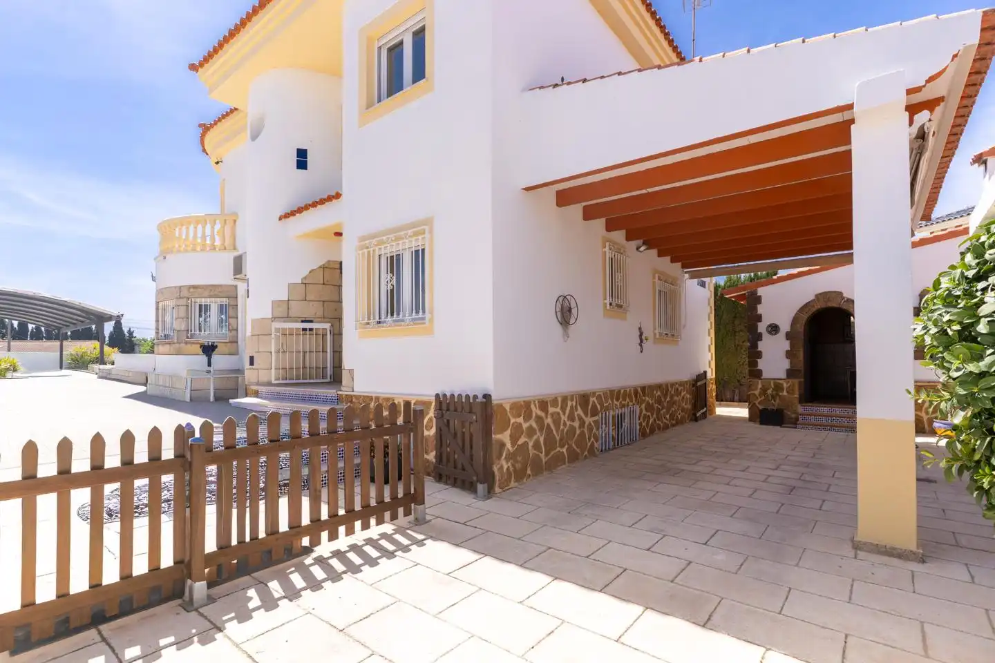 Vista exterior de Casa o chalet en venta en Elche / Elx con Aire acondicionado, Calefacción y Jardín privado