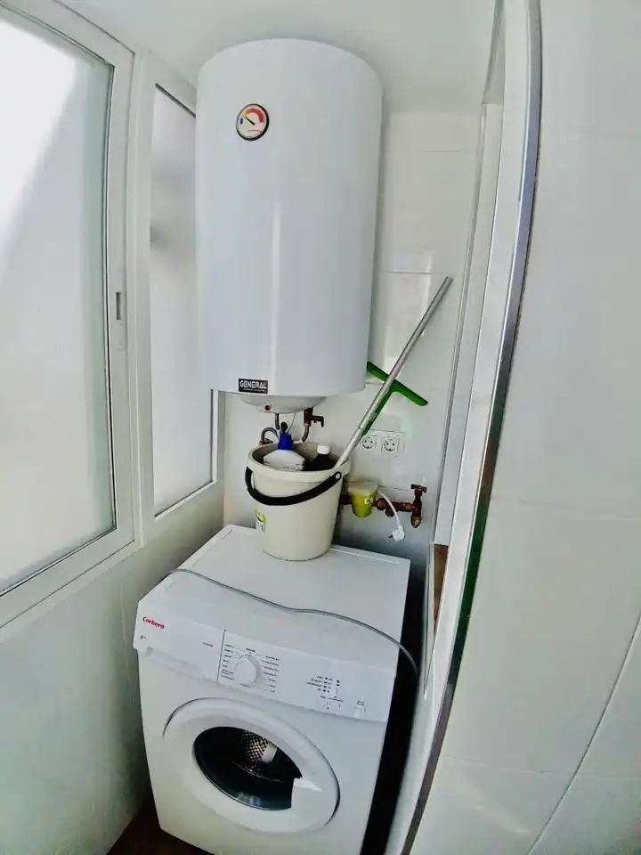 Bathroom of Flat for rent in Granada  with Air Conditioner, Furnished and Balcony
