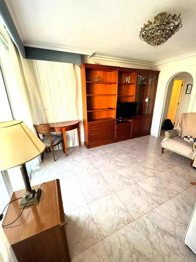 Sala d'estar de Apartament de lloguer en Alicante / Alacant amb Jardí privat, Terrassa i Moblat