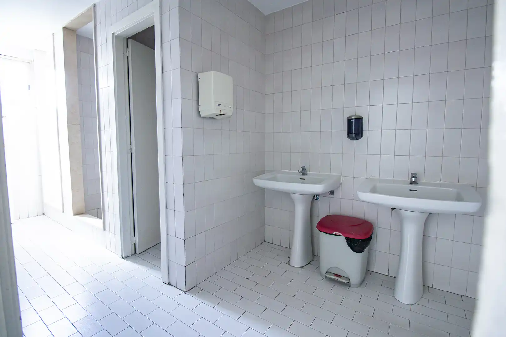Baño de Piso de alquiler en Madrid con Terraza, Se aceptan mascotas y Piscina comunitaria
