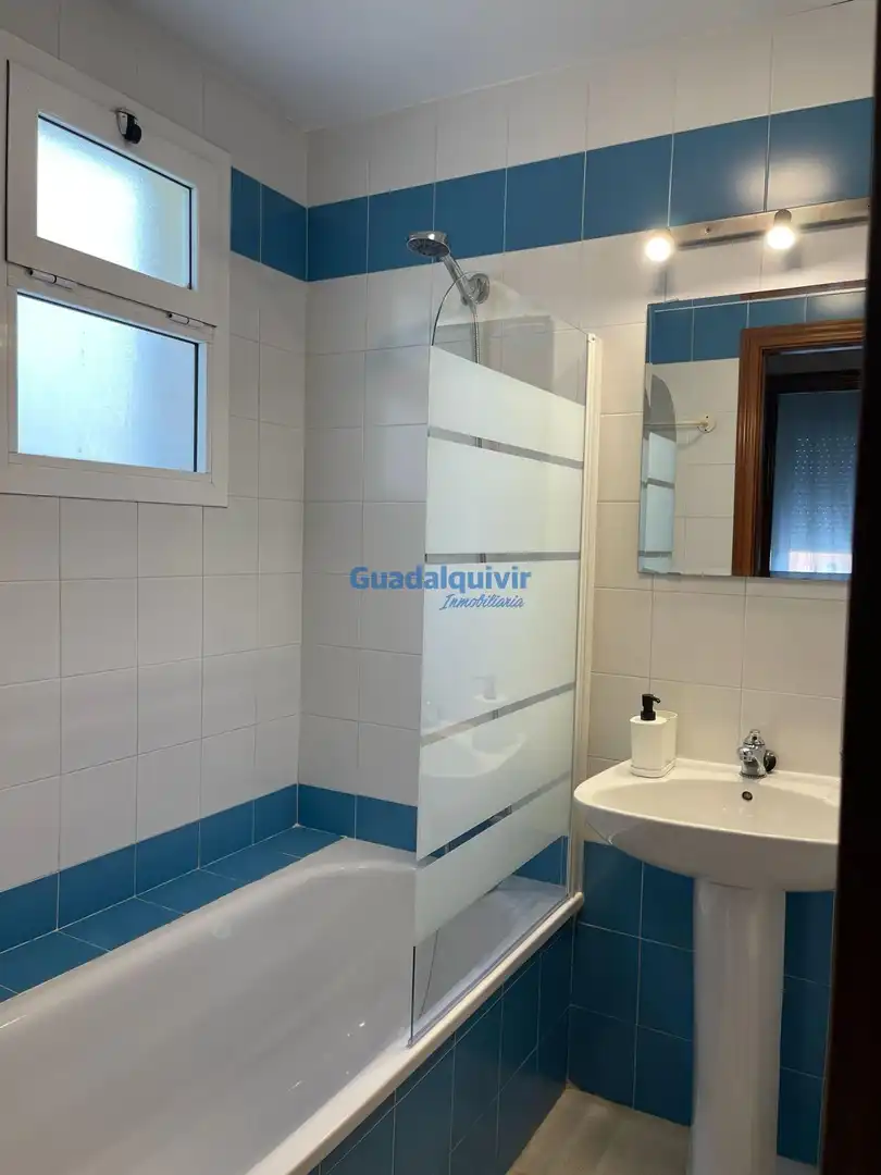 Bathroom of Flat for rent in Montequinto  with Air Conditioner and Furnished