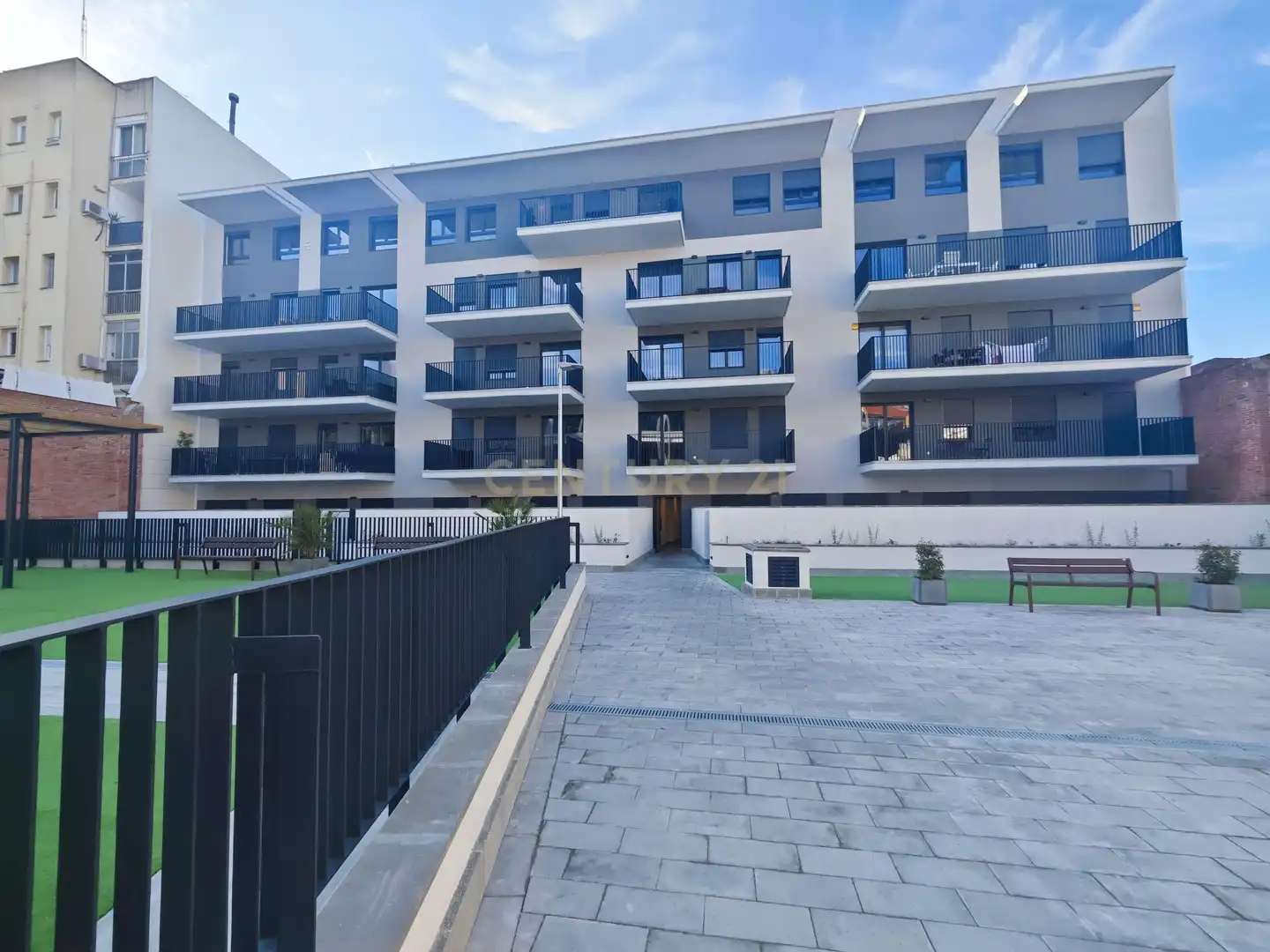 Vista exterior de Apartament en venda en Sabadell amb Aire condicionat, Jardí privat i Piscina