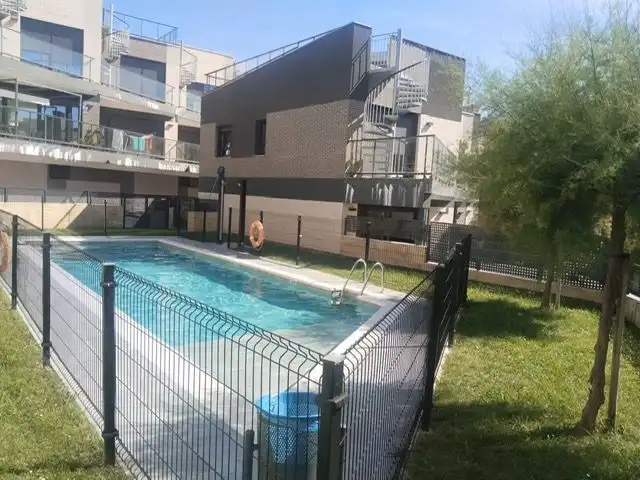Piscina de Casa o xalet en venda en Castro-Urdiales amb Calefacció, Jardí privat i Terrassa