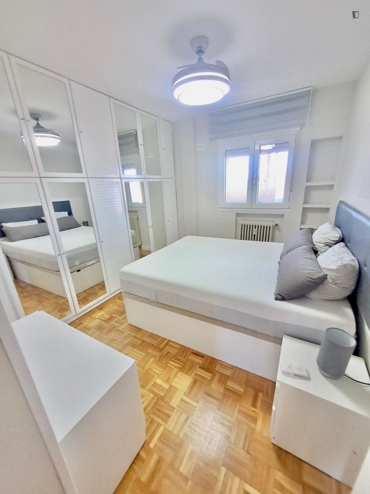 Dormitori de Apartament per a compartir en  Madrid Capital amb Aire condicionat, Moblat i Forn