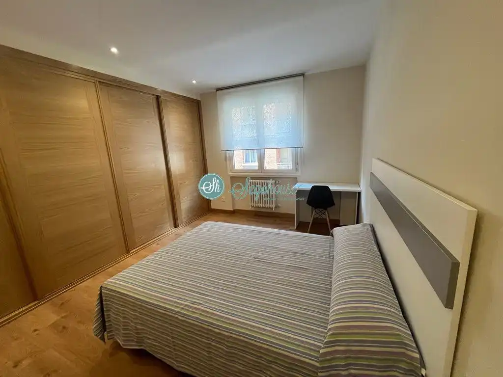 Habitación de Piso de alquiler en Segovia con Calefacción, Terraza y Amueblado
