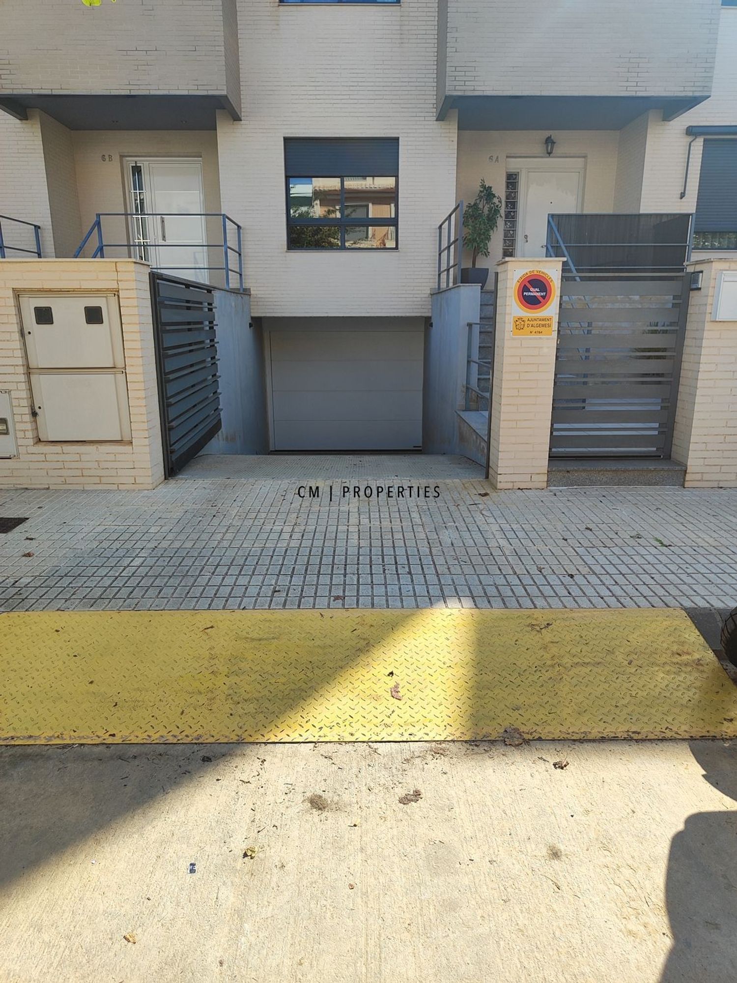 Parking of Single-family semi-detached for sale in Algemesí  with Air Conditioner, Terrace and Storage room