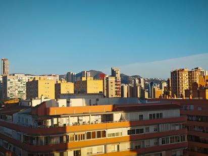 Vista exterior de Pis en venda en Benidorm amb Terrassa, Moblat i Forn