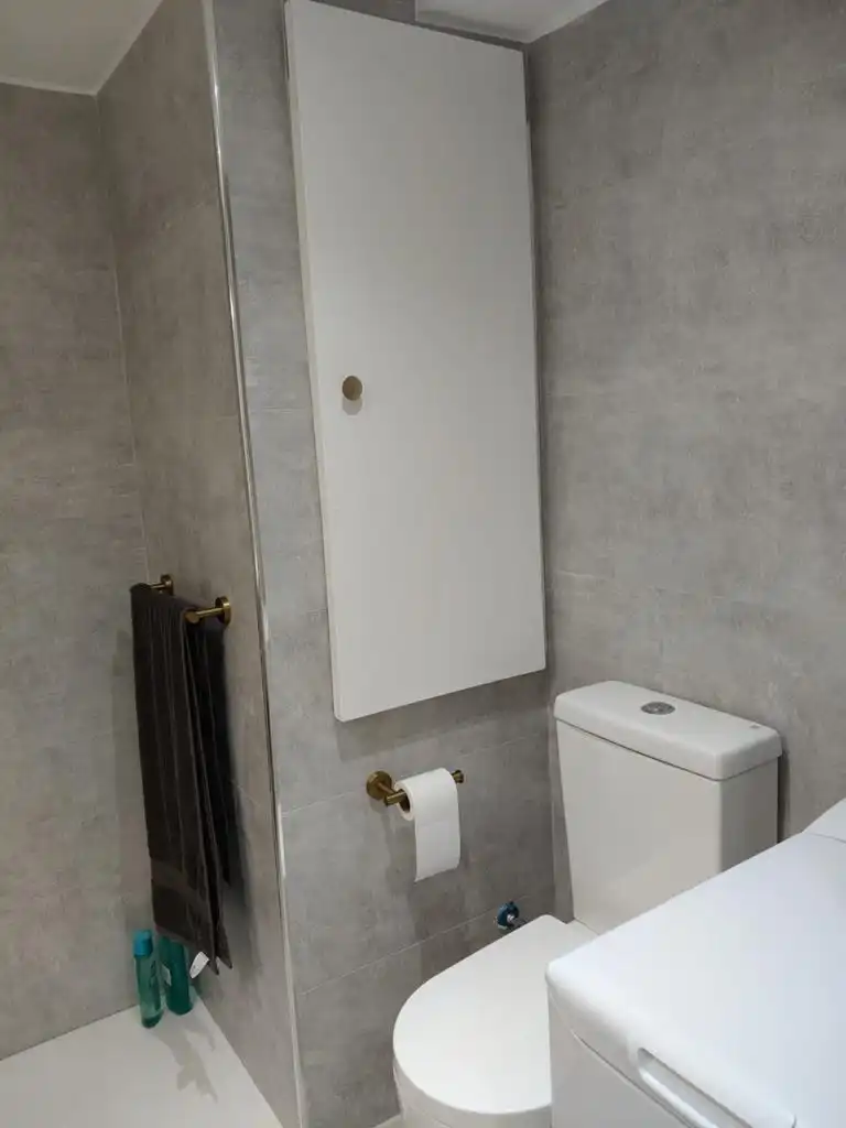Badezimmer von Erdgeschoss zum Verkauf in Roses mit Schwimmbad und Möbliert