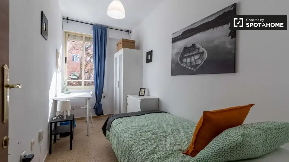 Habitación de Piso de alquiler en Valencia con Aire acondicionado, Calefacción y Amueblado