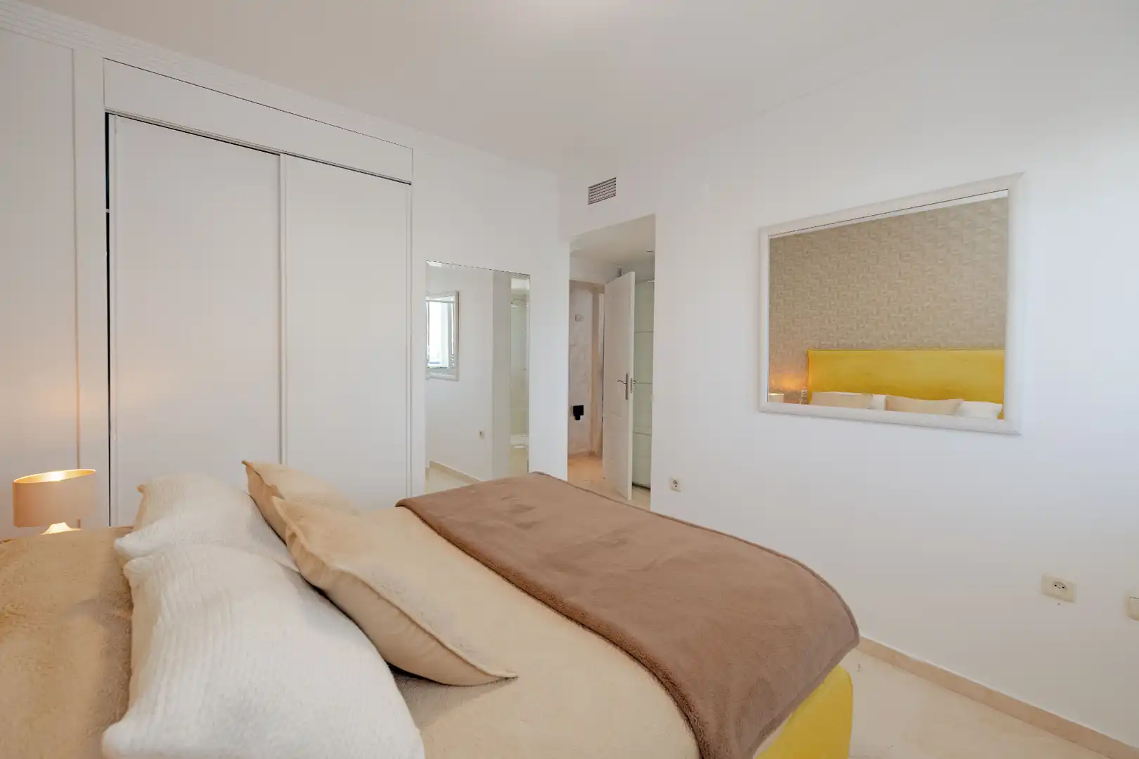 Schlafzimmer von Wohnung zum Verkauf in Marbella mit Klimaanlage, Heizung und Terrasse