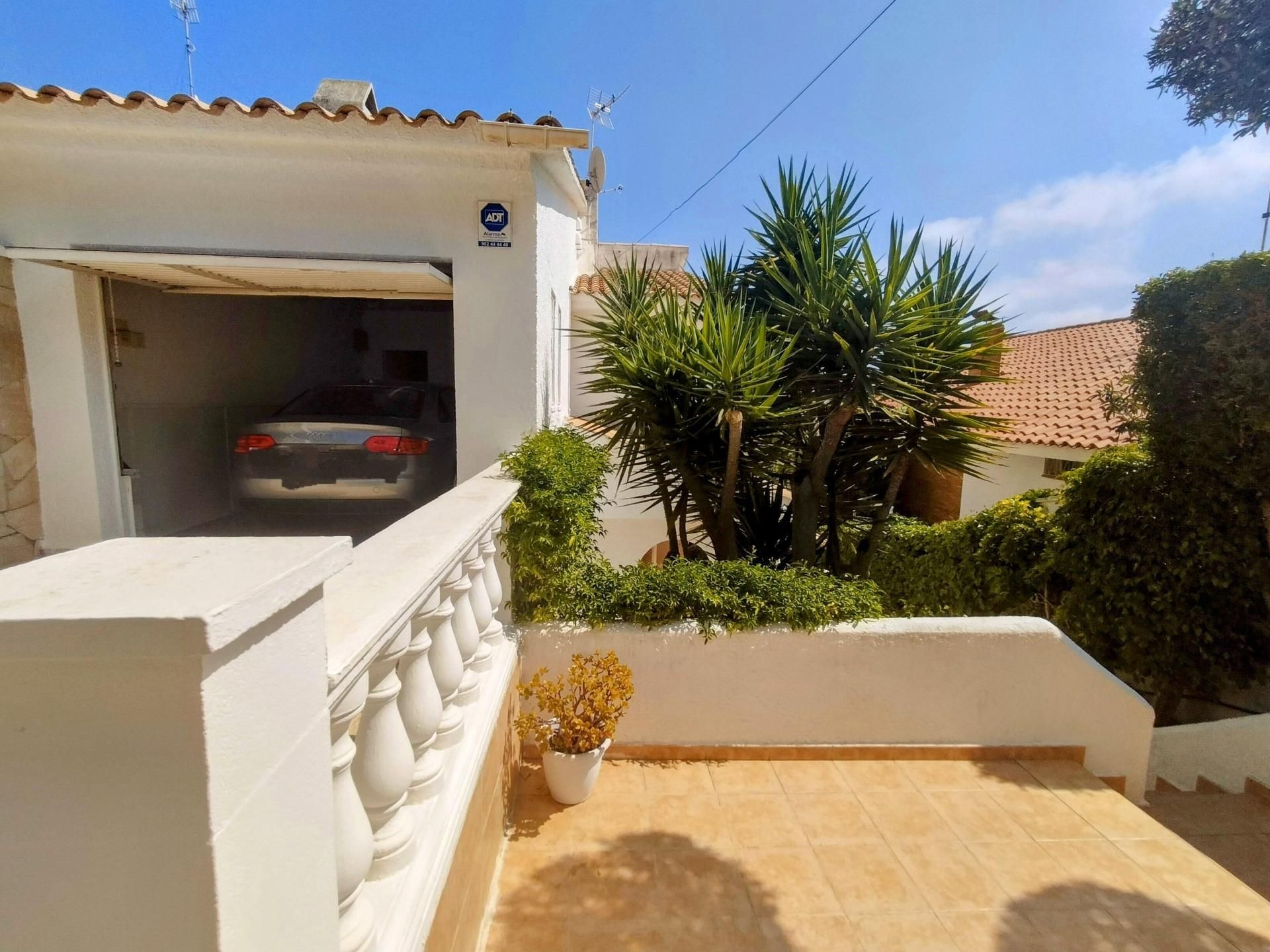Vista exterior de Casa o xalet en venda en Sant Pere de Ribes amb Calefacció, Jardí privat i Terrassa