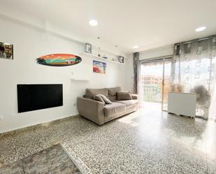 Sala d'estar de Apartament de lloguer en La Pobla de Farnals amb Balcó