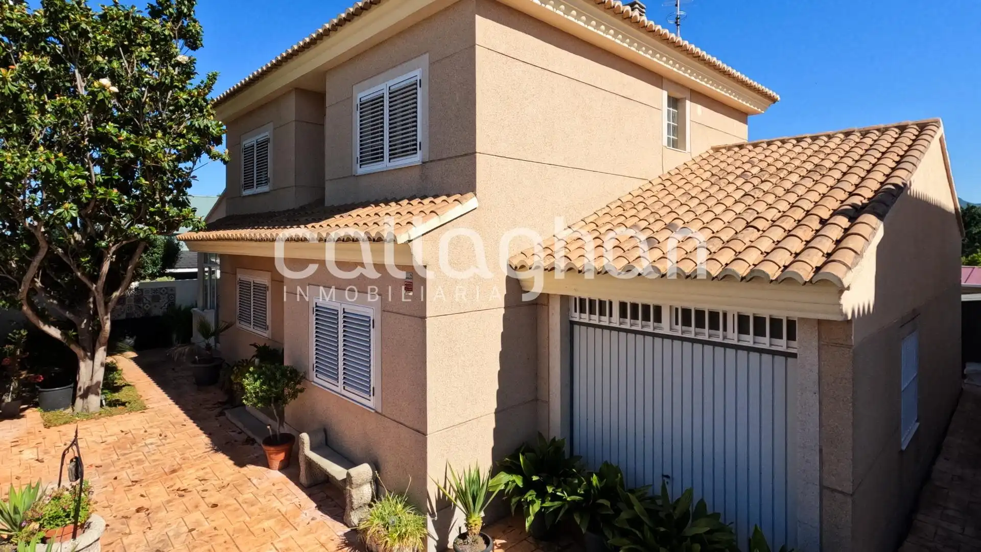 Vista exterior de Casa o xalet en venda en Polinyà de Xúquer amb Aire condicionat, Jardí privat i Terrassa