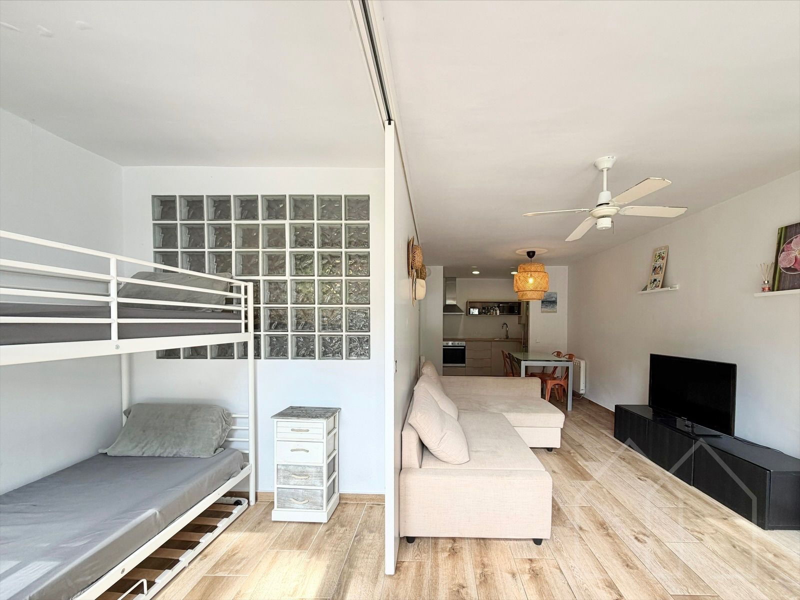 Sala d'estar de Pis en venda en Castell d'Aro, Platja d'Aro i s'Agaró amb Calefacció, Jardí privat i Moblat