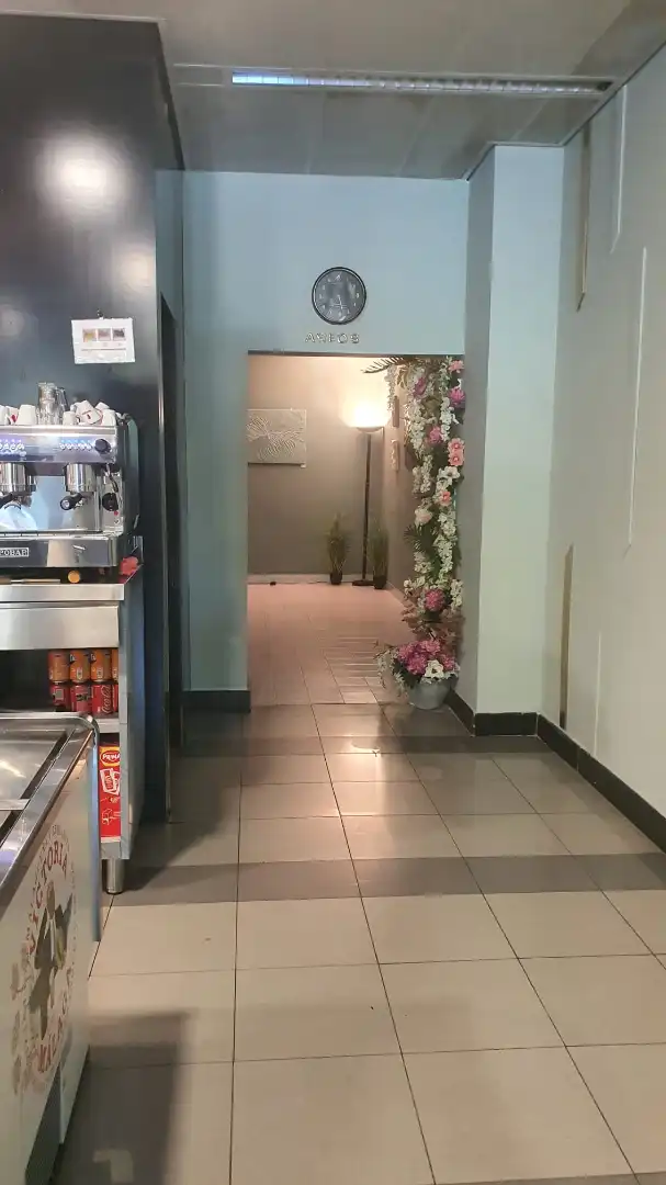 Local comercial en traspàs a Avenida Pío XII 5, imagen 6