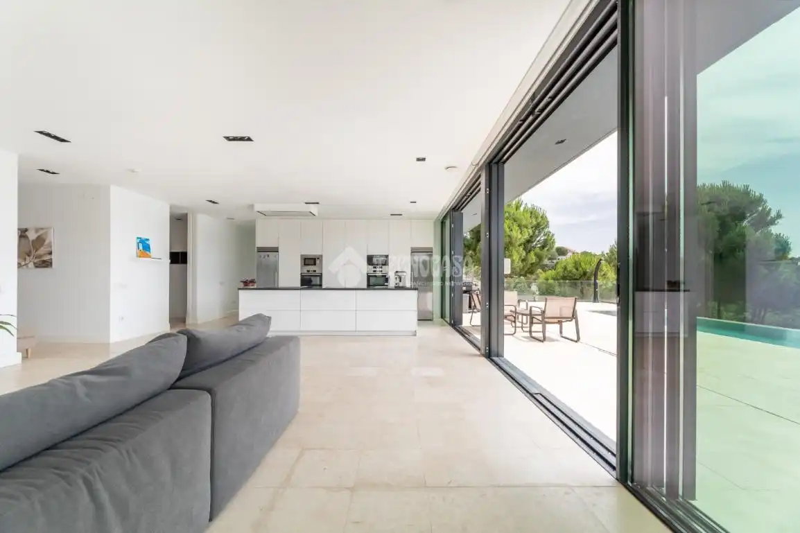Sala d'estar de Casa o xalet en venda en Torrelodones amb Aire condicionat, Calefacció i Jardí privat