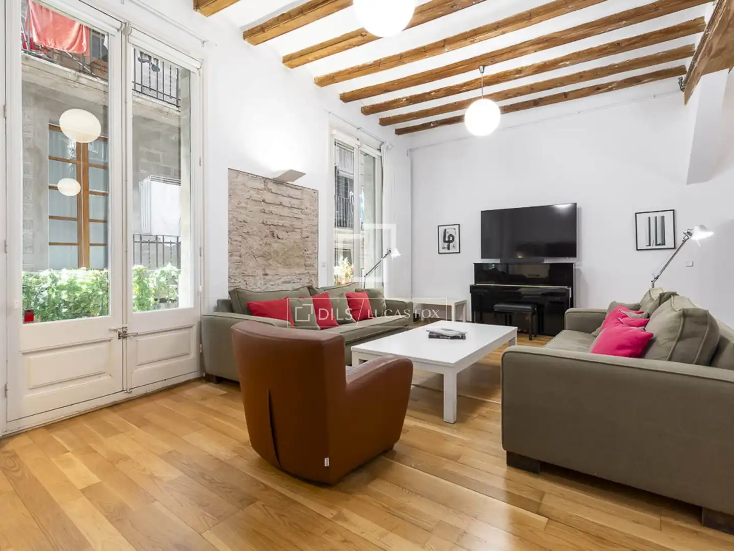 Außenansicht von Wohnung zum Verkauf in Barcelona mit Klimaanlage, Heizung und Parkett